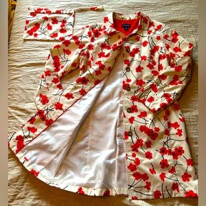 Women’s Medium Lands End Poppy Raincoat